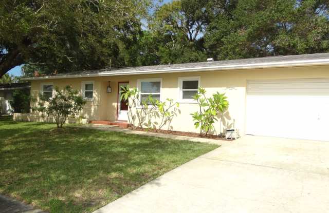 3/2/2 home in Dunedin photos photos