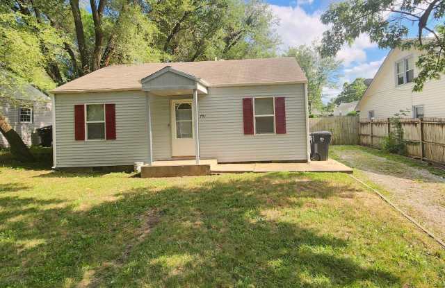 Cute home with amazing natural lighting! Check it out today! - 751 Southeast Pinecrest Drive, Topeka, KS 66605