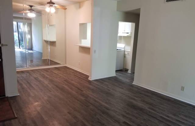 Ground Floor Condo At Park Lake, A Waterfront Community Gallery 4