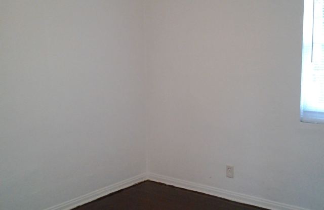 406 Calhoun Gallery 4