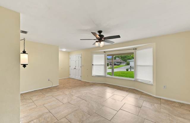 Spacious 4-Bedroom Home in Fairway Estates – Dunedin Gallery 3