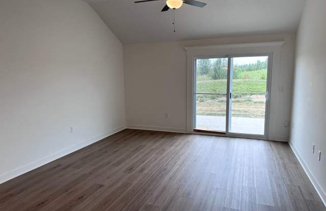 3 Bed | 2 Bath | 1 Car Garage Single Level Duplex in Kansas City w/ Move In Special (First Month Free) Gallery 4