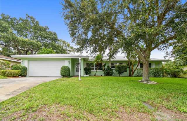 2111 LANAI AVENUE - 2111 Lanai Avenue, Belleair Bluffs, FL 33770
