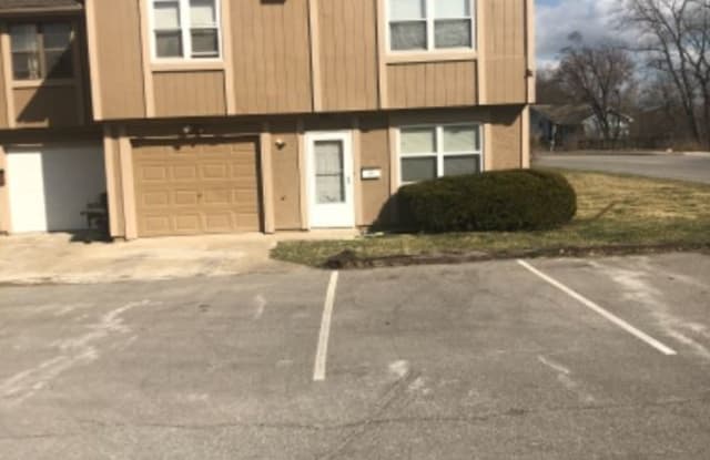 13913 Dundee Cir - 13913 Dundee Circle, Grandview, MO 64030