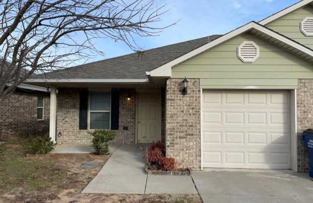 2 bed Senior Living with All appliances and mowing included ! photos photos