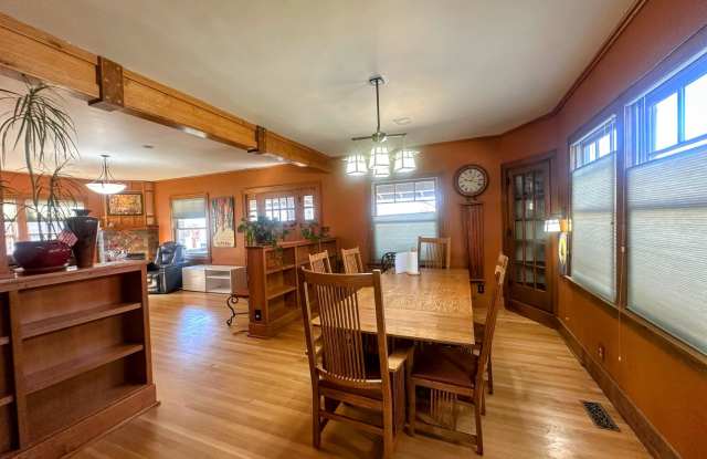 FURNISHED Short Term approved-Gorgeous 4 bed historic home in downtown GJ photos photos