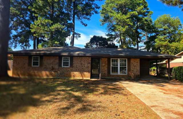FRESH PAINT-NICE LARGE MC CRARY SOUTHERN HILLS HOME-4BR 2.5BTH Gallery 1