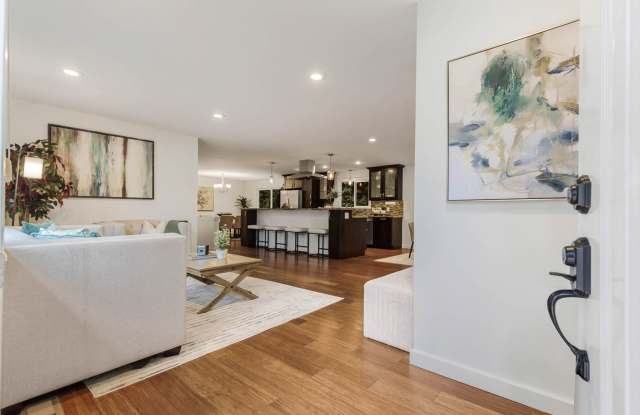 Beautifully Remodeled in Kenmore- Pet Friendly with Oversized Backyard Gallery 4