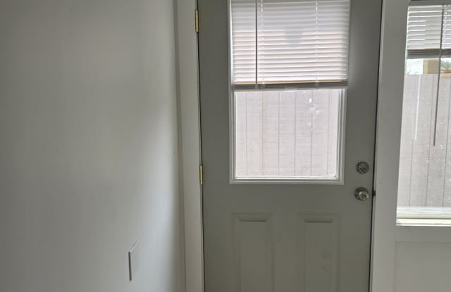 109 North Ruby Street - 2 photos photos