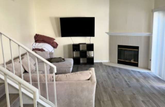 190 Courtyard Dr Gallery 2