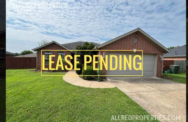 Clabber Creek Subdivision!! Worry Free Lawn maintenance!! - 4145 West Mahogany Drive, Fayetteville, AR 72704