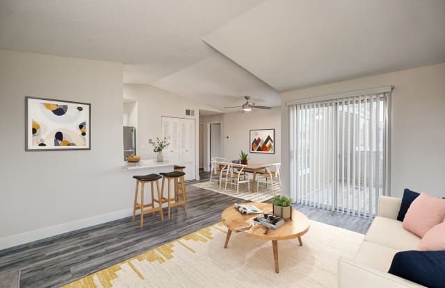The Hamptons Gallery 4