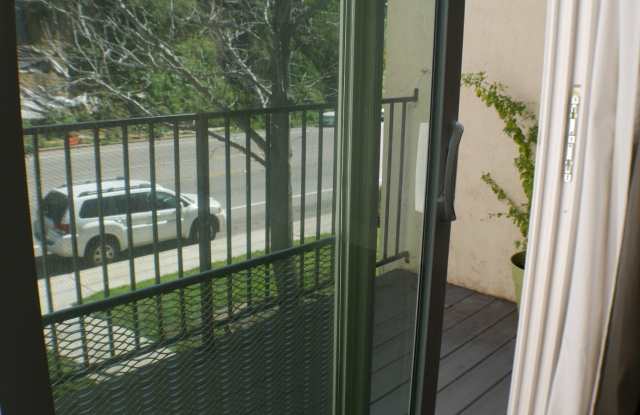 OPEN HOUSE, SAT., OCT. 17th at 10 am - Mission Hills Must See!  2nd Floor Studio w/assigned parking and on-site laundry. Gallery 3