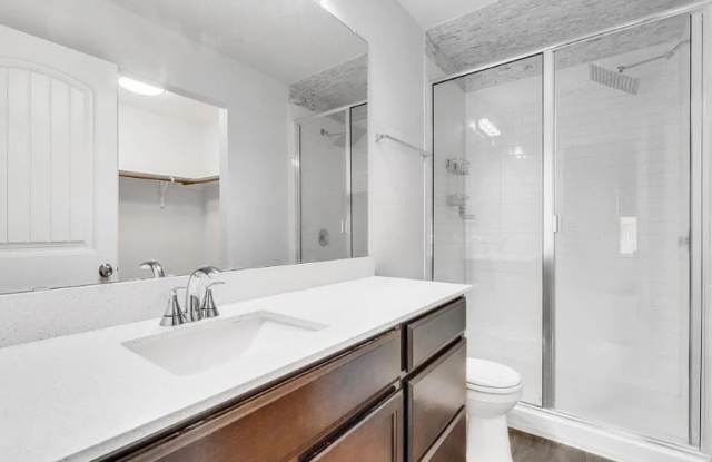 Room in 3 Bedroom Home at Tilmon Ln Gallery 4