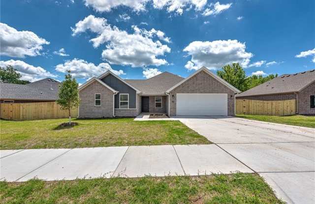 55  W Watson  LN - 55 Watson Lane, Farmington, AR 72730