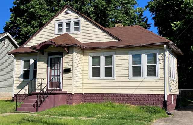 Coming Soon! Charming Renovated 1932 Era Bungalow! HW Floors, Basement, Pets Ok Gallery 1