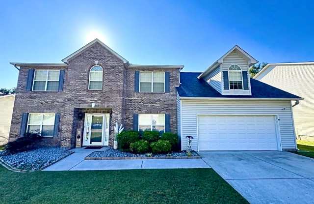 Charming Knoxville Home with Bonus Room, Spacious Yard & Garage Gallery 1