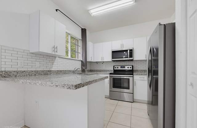 Modern 3 BR / 2 BA Condo in Gated Caribbean Isles – Available Now! Gallery 4