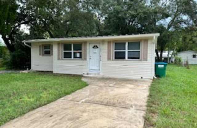 Beautiful home with backyard! Gallery 1