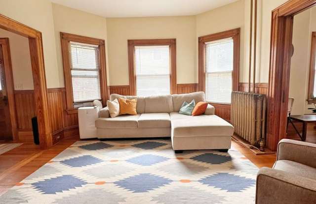 Spacious 8-Bedroom House Near UVM – 132 North Willard Street, Burlington, VT photos photos
