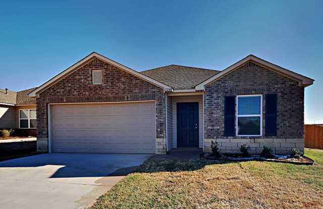 Very Nice and Spacious 4 Bedroom 2 Bath Home With Office/Flex Space in Yukon Schools photos photos