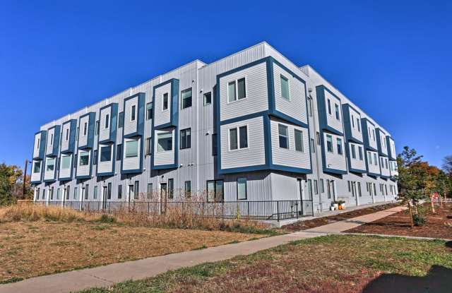 Charming 2BR Townhome in Denver - 3101 West 47th Avenue, Denver, CO 80211