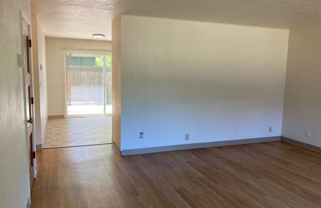 (WLO 9) 2 Bed/1 Bath Near Campus Gallery 3