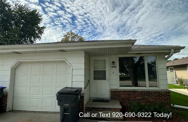 1207 Meadow Lane Gallery 1