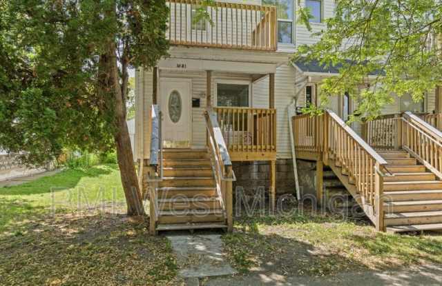 1051 Pine Ave NW photos photos