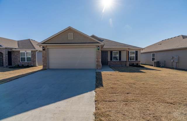 3-bedroom 2 bath Home in Fayetteville!! - 957 East Starling Street, Fayetteville, AR 72701