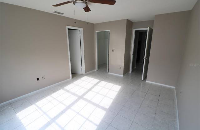 5018 OAKSHIRE Drive Gallery 4