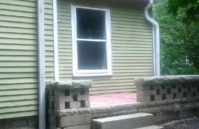 Directly Behind "The Elm" Restaurant.Beautiful 4 BD/2 BA Home Gallery 4