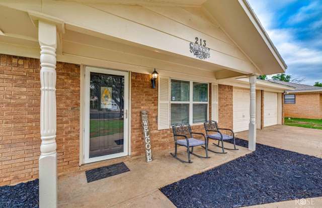Charming 4 bedroom/2 Bath Home COMING SOON! Gallery 1