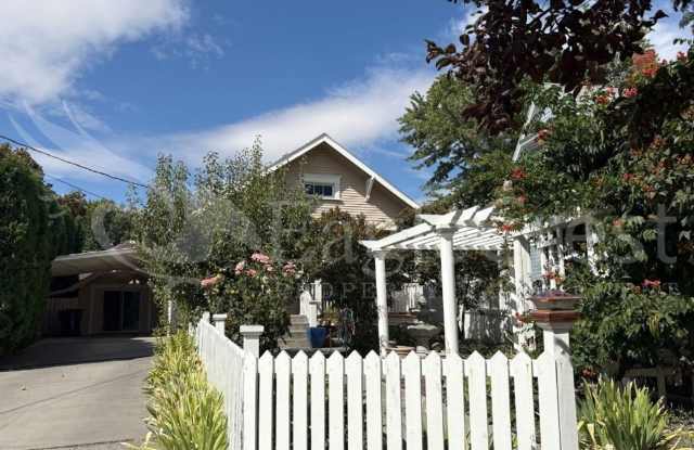 Three Bedroom, Two Bathroom House Near Sharpstein Elementary Gallery 3