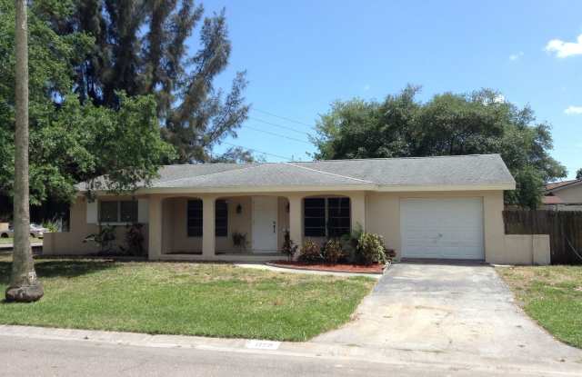1750 COLORADO AVE NE - 1750 Colorado Avenue Northeast, St. Petersburg, FL 33703