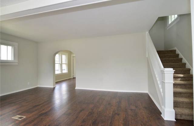 1414 East Kelly Street Gallery 3