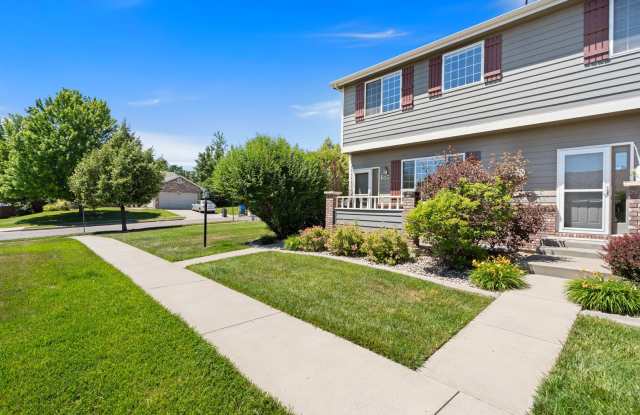 3 Bedroom, 3.5 bathroom End-Unit Townhome! Gallery 4
