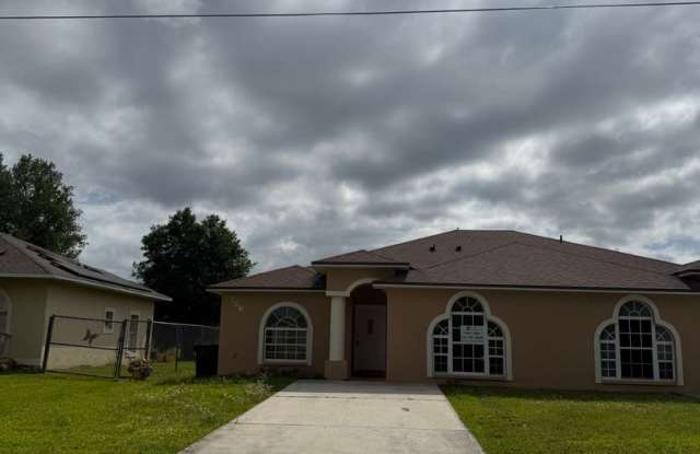 FREE RENT!!! 1/2 Duplex in Poinciana Gallery 3