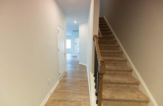 Like-new 3 bedroom 2.5 bathroom townhome in Reedy Fork & Settlers Landing  North of Greensboro with a 1 car garage. Gallery 3