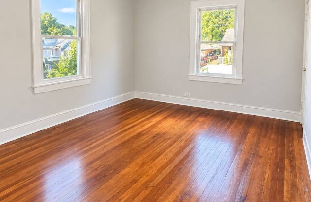 2343 Montrose Avenue - 1 Gallery 3