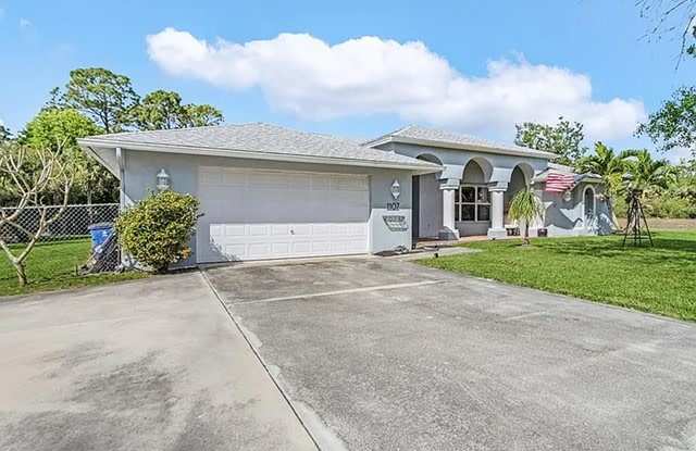 1107 Connie Ave N photos photos