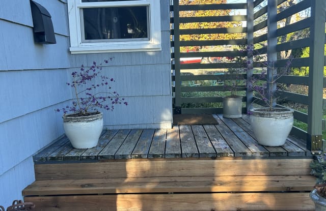 2718 E 11th St - 2718 East 11th Street, Bremerton, WA 98310 2718 E 11th St - 2718 East 11th Street, Bremerton, WA 98310