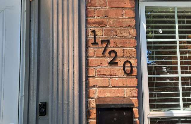 3Br/2Bath House in Evanston Gallery 4
