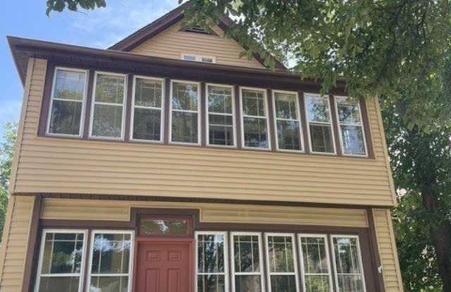 211 N Larch Avenue Gallery 2