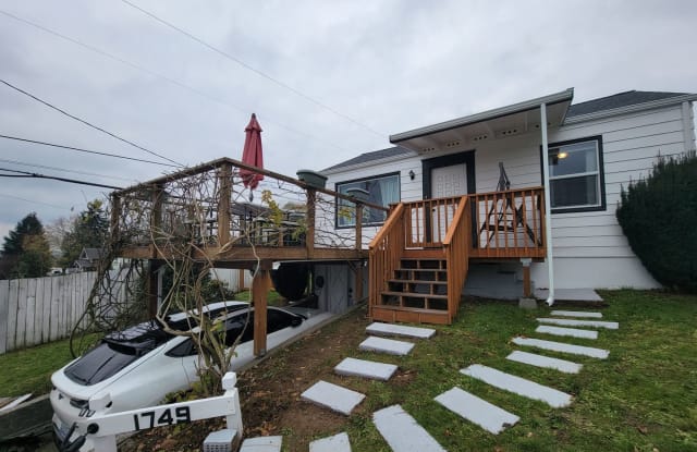1749 Trenton Ave - 1749 Trenton Avenue, Bremerton, WA 98310
