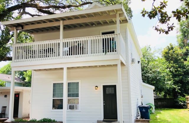 511 West Cleveland Street - 511 West Cleveland Street, Alvin, TX 77511