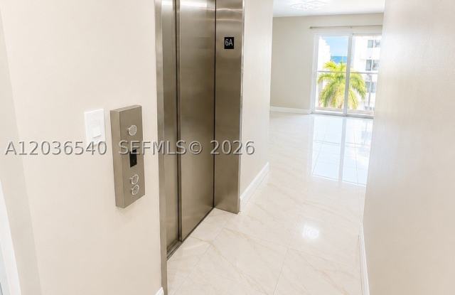 4122 Collins Ave Gallery 3