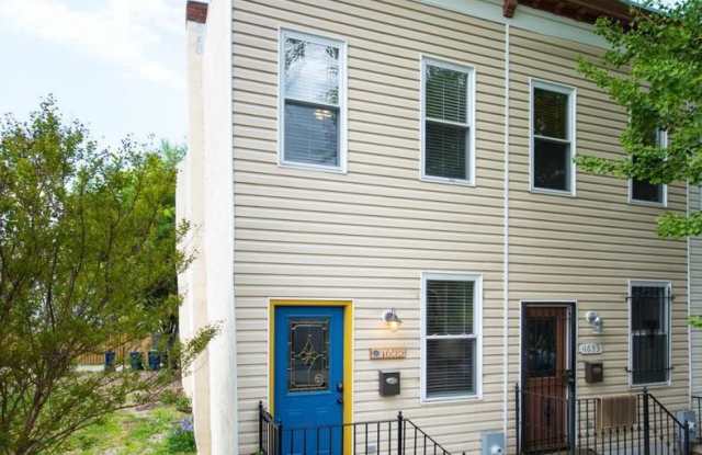 1655 GALES STREET NE Gallery 2