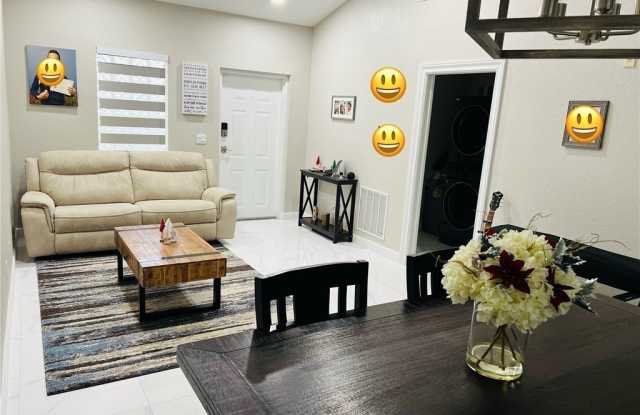 8312 Bernwood Cove Loop Gallery 3