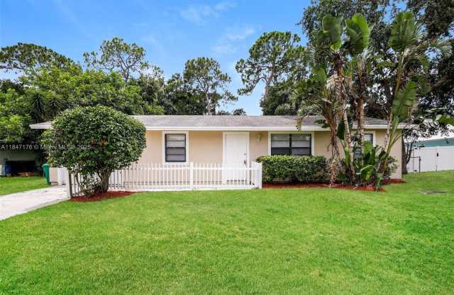 1252 SW Goodman Ave photos photos